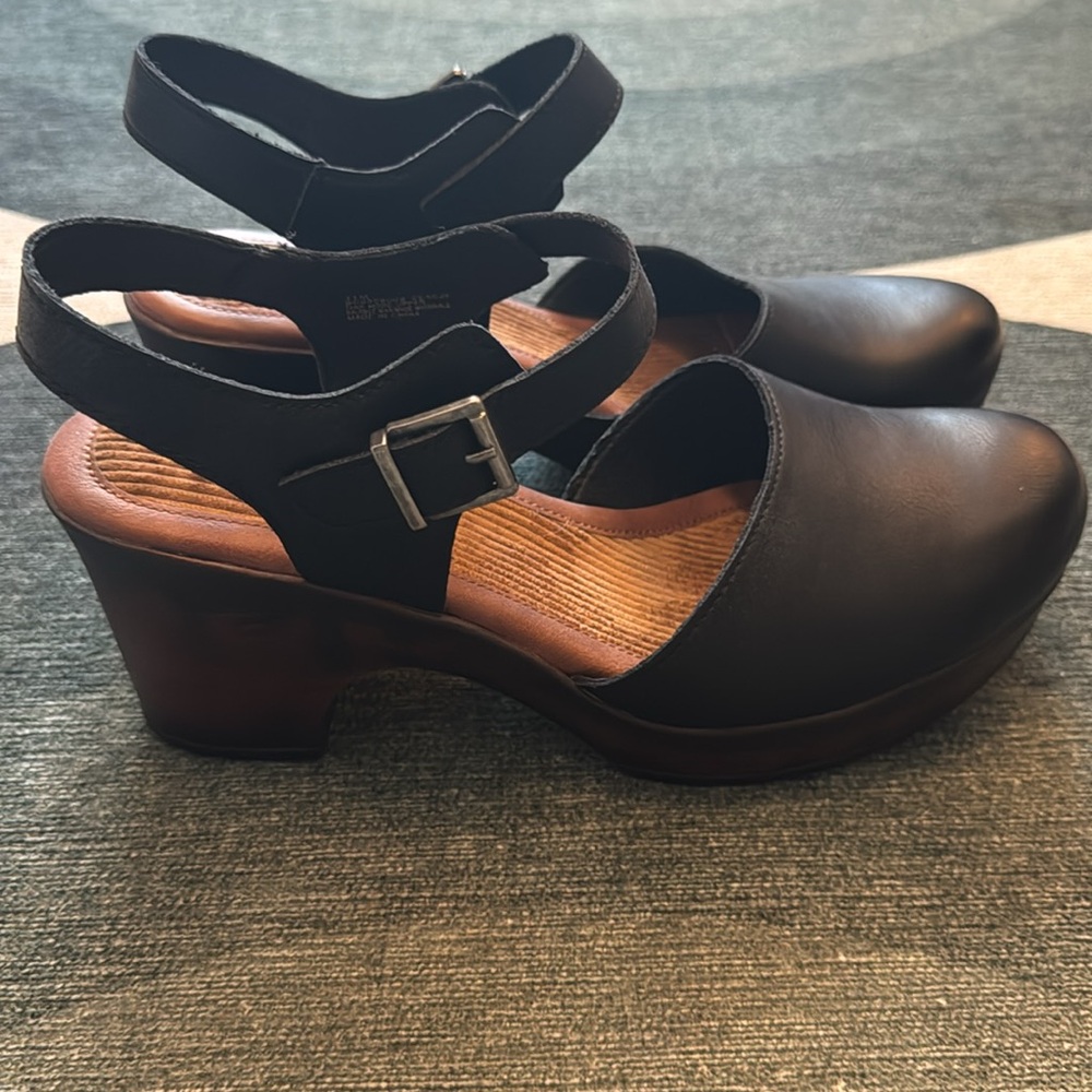 b.o.c. Black Slingback Sandals - Picture 2 of 5